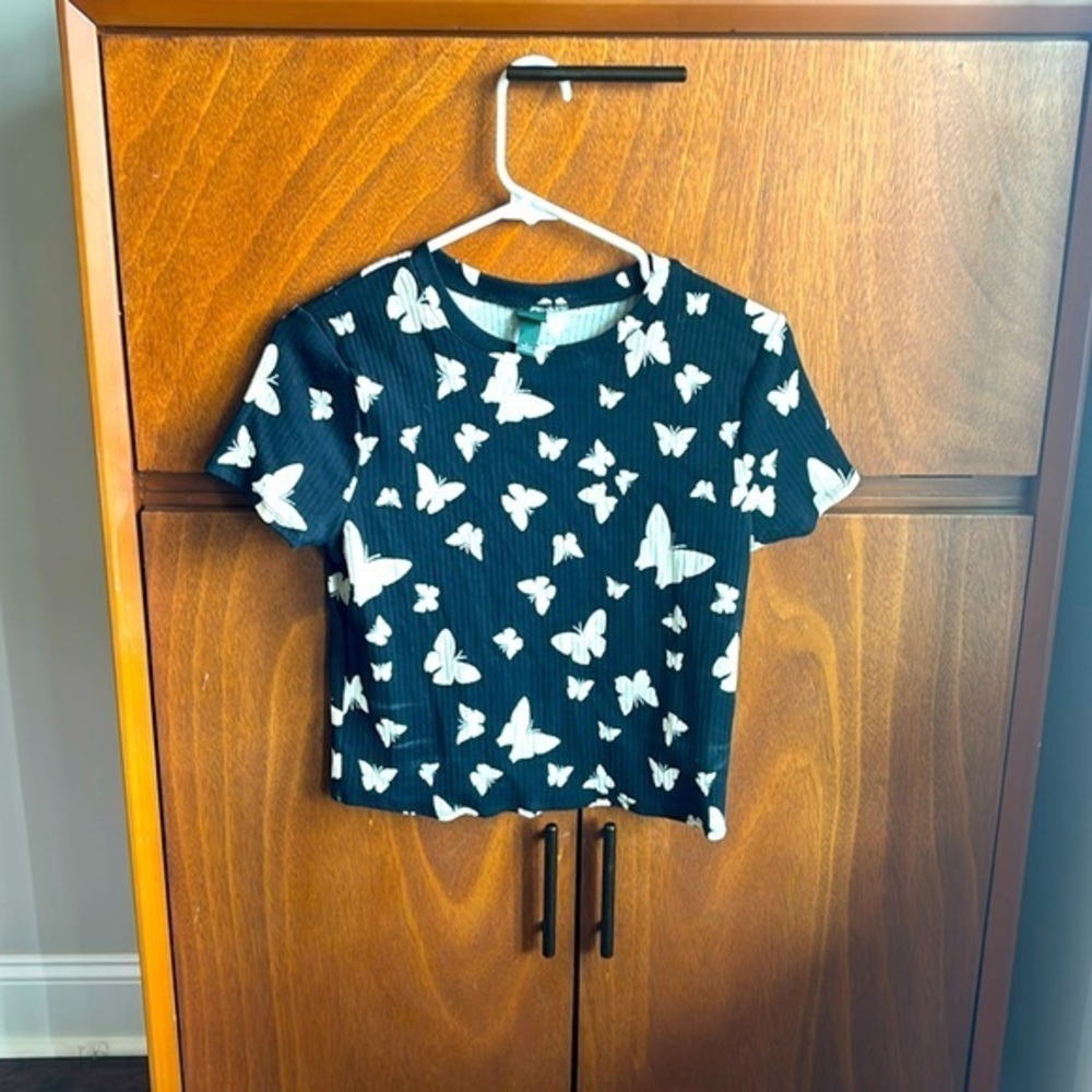 Wild fable EUC Butterfly baby tee- L